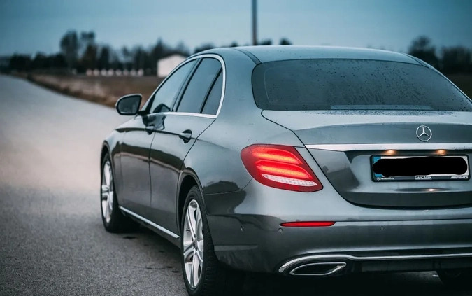 Mercedes-Benz Klasa E cena 139000 przebieg: 161000, rok produkcji 2016 z Koszalin małe 277